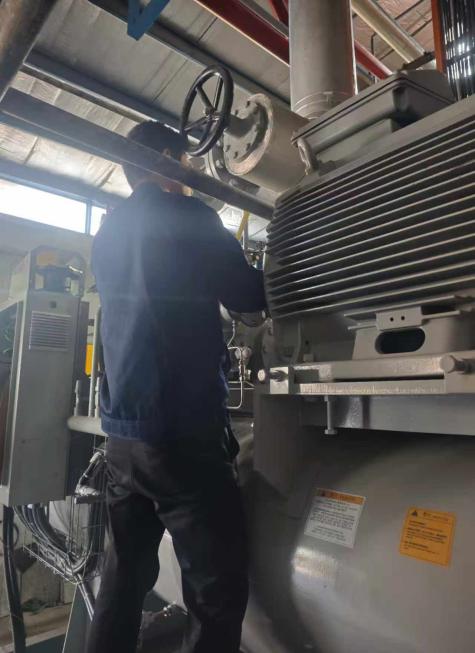 Thermojinn schließt SPS-Anpassung vor Ort ab (4)