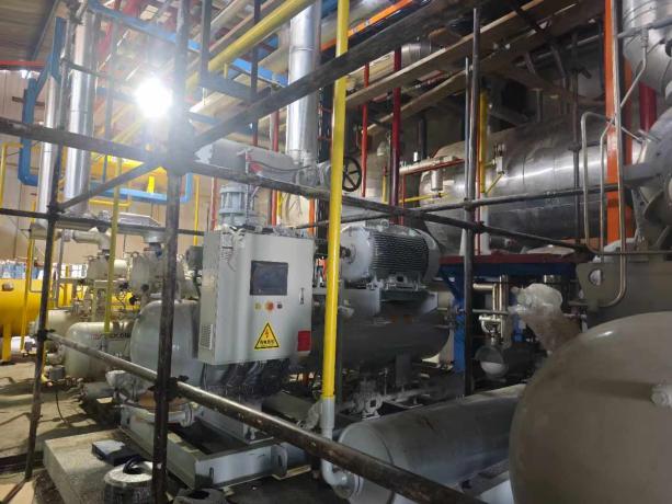 Thermojinn schließt SPS-Anpassung vor Ort ab